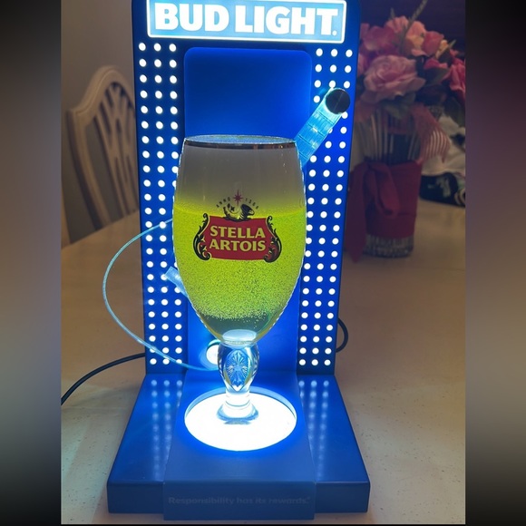 Neon light display beer holder with fake beer with foam in a Stella glass - Picture 4 of 14